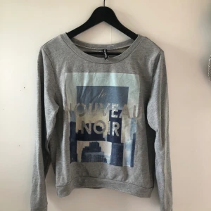 Tröja  - En tröja ifrån h&m, kommer inte till användning längre! Köpare står för frakt!