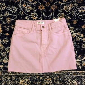  - Lila jeanskjol💜 Köpt på Zara, i bra skick då jag inte har använt den så mycket