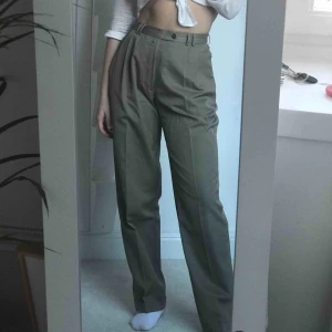  - Supersnygga kostymbyxor, toppenskick! Säljer då de inte riktigt är min färg :)