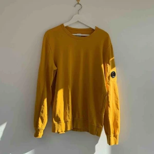  - Fet tröja från CP COMPANY (nypris 1000kr)! Frakt tillkommer!!!
