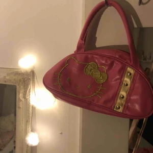  - Säljer denna urgulliga väskan💕💕