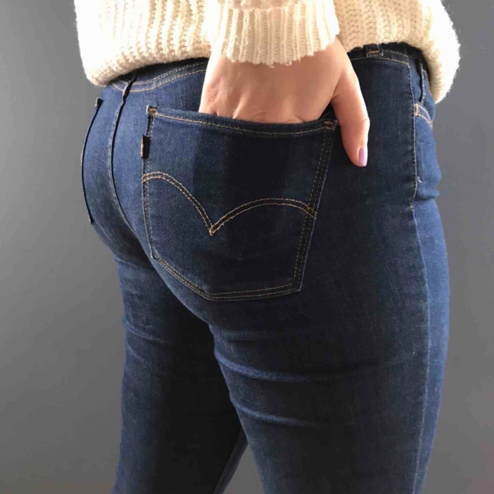 Levis jeans super skinny låg midja | Plick Second Hand