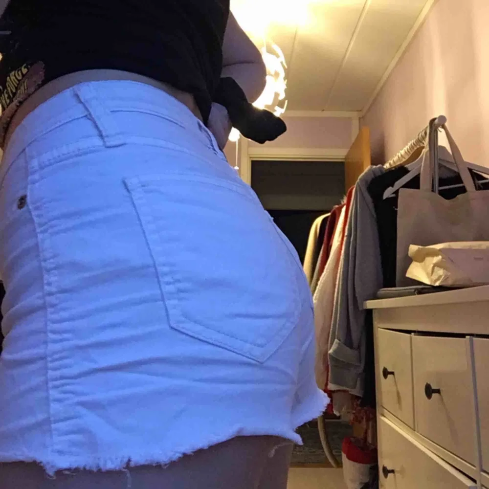 Vita sköna shorts från Lager 157. Tunna och känns inte som ”jeans” men är det. Gratis frakt💘. Shorts.