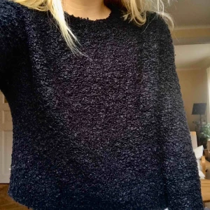  - Svart tröja från Weekday i mycket bra skick. Köparen står för frakt.
