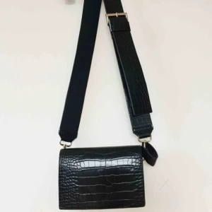  - New carin wester bag! Bought at Ahlens few months ago, have too many bags anyway 😅 such a beauty! 250 or name ur price ❤️