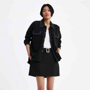  - Jeansskjortjacka från Zara, sjukt snygg men använder tyvärr för lite... köpare står för frakt💗