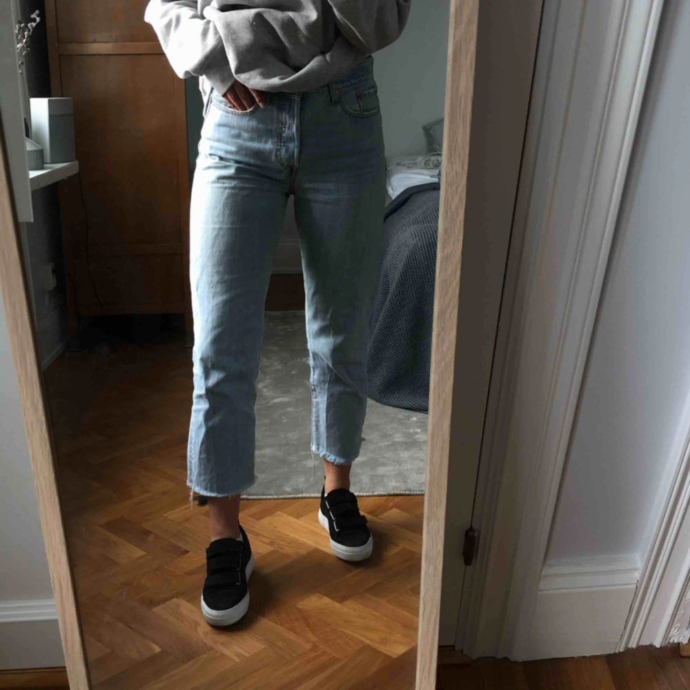 Levi’s jeans i modellen wedgie straight. Sitter snyggt och i bra skick. Frakt tillkommer 63kr💖. Jeans & Byxor.