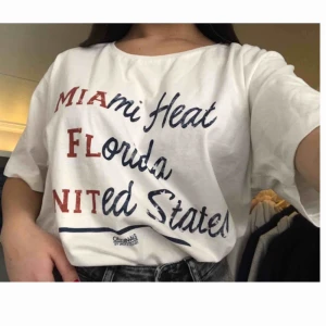  - T-shirt från Jack & Jones. Aldrig andvänd, prislapp kvar. Frakt tillkommer✨