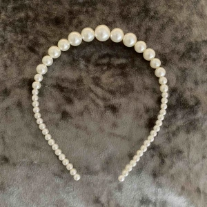  - Superfint diadem, frakt är inkluderat i priset! 