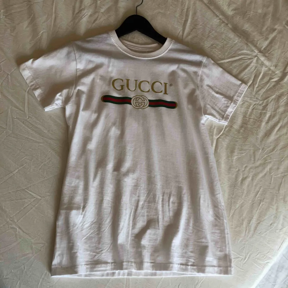 Gucci T-shirt. Aldrig använd. Fake! Pris kan diskuteras. T-shirts.