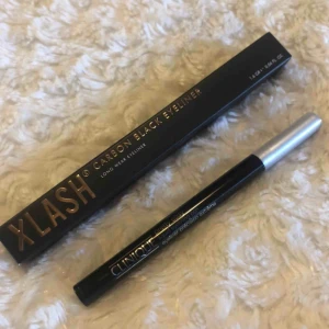  - Säljer två st liquid eyeliners som båda är oanvända och oöppnade. En för 50 kr eller båda för 75 kr. ❣️  Clinique ”Pretty Easy” Nypris - 220 kr  Xlash ”Carbon Black” Nypris - 120 kr  