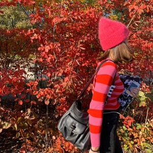  - Cool mössa från Carin Wester i mohair mix material. 