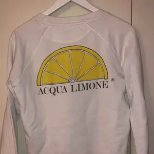 Acqua Limone tröja, storlek XS. Använd 1 gång, som helt ny. Köpt för 900kr, säljs för 400kr 