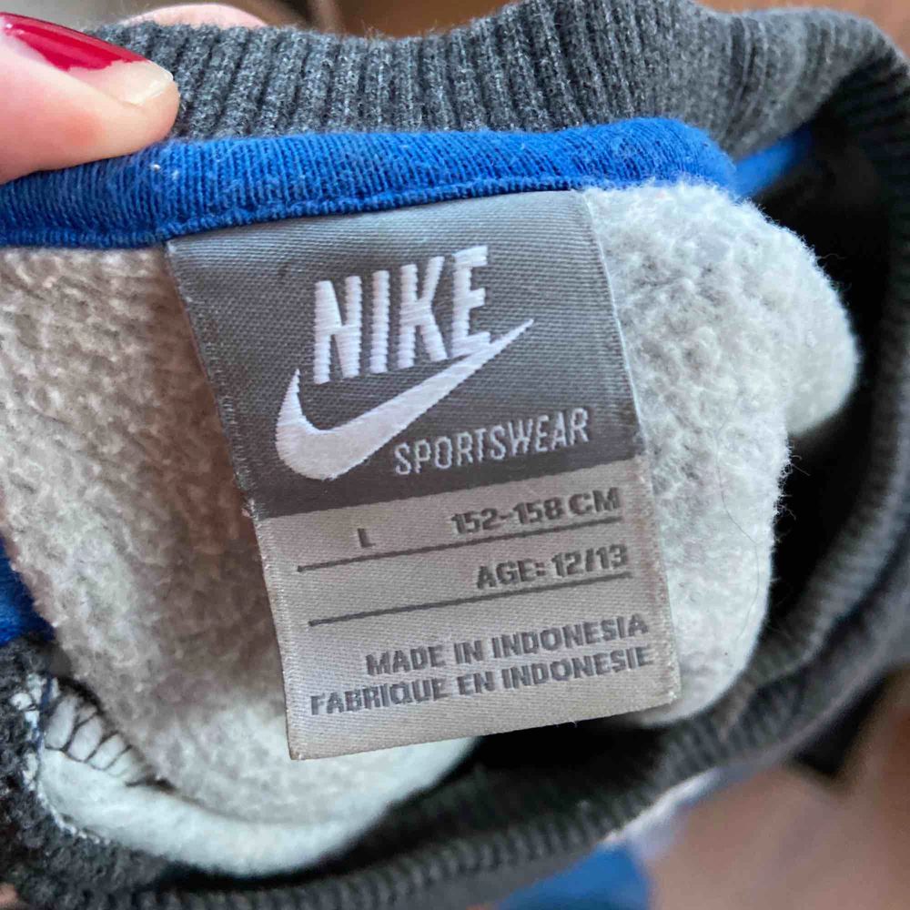Nike sweatshirt 💙 Sitter som en S, frakt kan tillkomma. Huvtröjor & Träningströjor.
