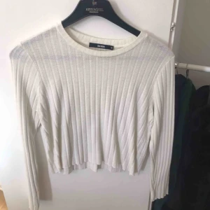 - Fin ribbad tröja från bikbok- typ aldrig använd 