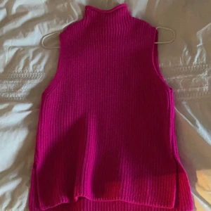 Väst - Fin väst som jag köpte här på Plick men har inte kommit till användning. Den är i jättefint skick.