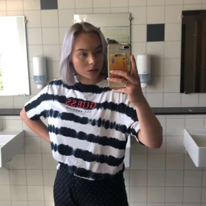 Guess t-shirt  - T-shirt från guess, tiedye