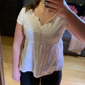 Blus Odd Molly - Riktigt gullig blus från odd Molly! Ljusrosa med vackra broderade detaljer! I nyskick!