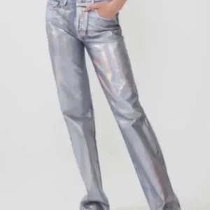 Säljer dessa sjukt efterfrågade jeansen från zara - Säljer mina favorit byxor, storlek 36 men passar 34 och 38. köpta för 500 och använda sparsamt