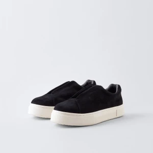 EYTYS - Eytys doja i strl 39, säljes pga jag inte får någon användning av dom. Passar mig perfekt som har 39 i vanliga fall. Använda max 5 gånger därav väldigt bra skick. Skriv till mig för fler bilder 💘