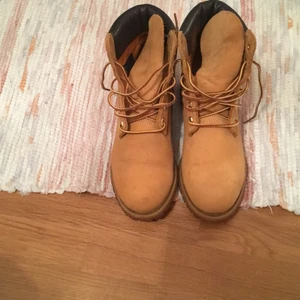 Timberlake ljusbruna kängor storlek 40 - Ett par ljusbruna kängor sparsamt använda Timberlake kängor se foto. 