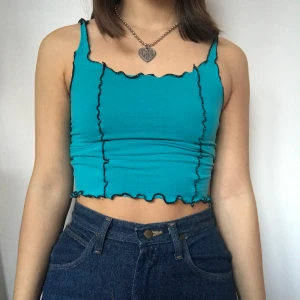 Topp - Sytt om denna toppen med kontrastsömmar! Skriv privat vid intresse! Älskar den men har flera liknande. Köpare betalar frakt! 