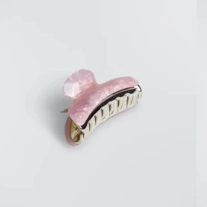 Hårklämma🤍 - En snygg hårklämma, ganska stor så passar även er med tjockt hår⚡️ Oanvänd!