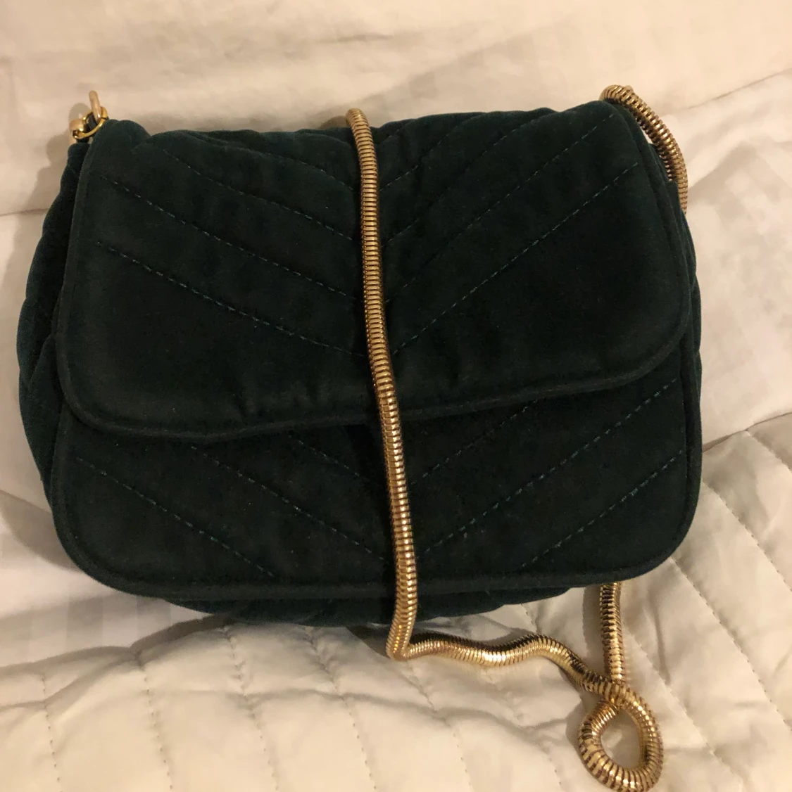 Grön väska i sammet 