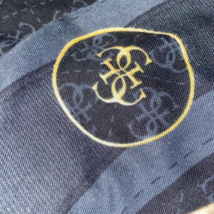 Stjal - Äkta Guess stjal fint skick..