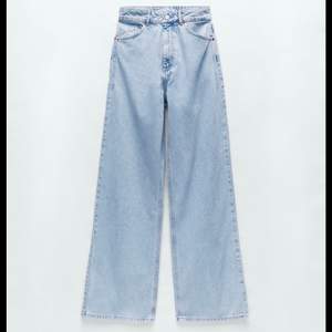 Slutsålda jeans från zara. Helt nya, säljer då de var förstora. Säljer för 250kr plus frakt