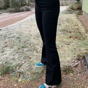 Boot cut jeans storlek 32 - Boot cut jeans använda ca 2 gånger, storlek 32, nypris 500