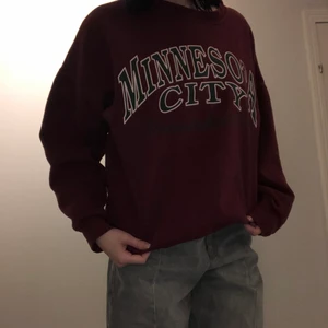 Sweatshirt - Superfin vintage tröja från Beyonce retro. Vet ej om den finns kvar där men originalpriset var runt 400kr. Pris går att diskuteras vid snabb affär