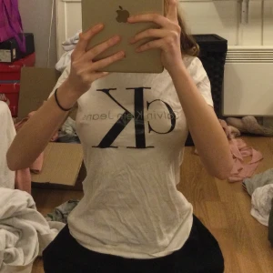 Calvin Klein T-shirt🤍 - Jättefin CK T-shirt knappt andvänd 