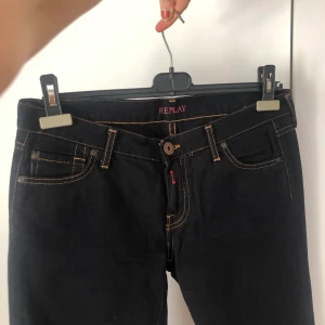 Replay jeans  - Superfina lågmidjade bootcut jeans från Replay ❤️ tyvärr för små för mig, så säljer dem 💓 Midja:80cm. Innerbenslängd: 85cm. De är i nyskick! Passar nog bäst på en S