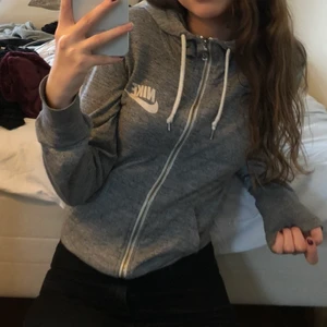 Nike kofta - Skön nike kofta, bra skick. 100kr + frakt/mötas i malmö💗