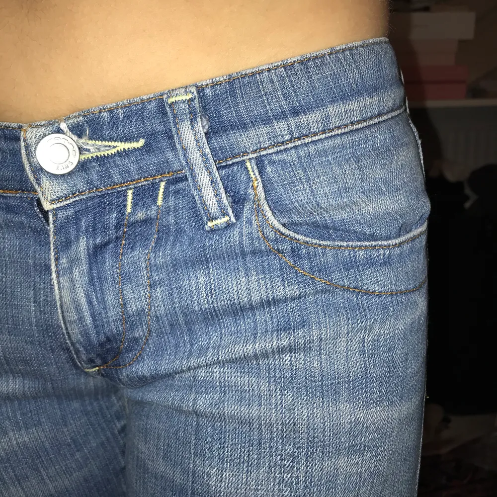 Så fina Fornarina jeans som tyvärr är lite för små för mig😿😿😿 nyskick! Aldrig använda av mig förutom på bilderna! Lågmidjade så fina. Jeans & Byxor.