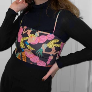 Crop top - Crop top med roligt mönster från Zara