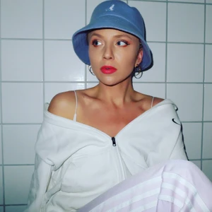 Kangol - Lila kangol buckethat i ull. Väldigt fint skick. (nypris 900k)  Köparen står för frakten 