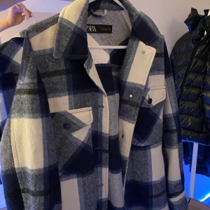 Rutiga zara jackan - Som ny! Den passar större storlekar också