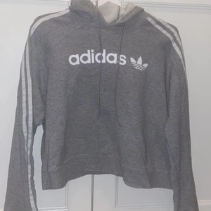 Adidas hoodie - Säljer min gråa adidas Hoodie! Super skön💗