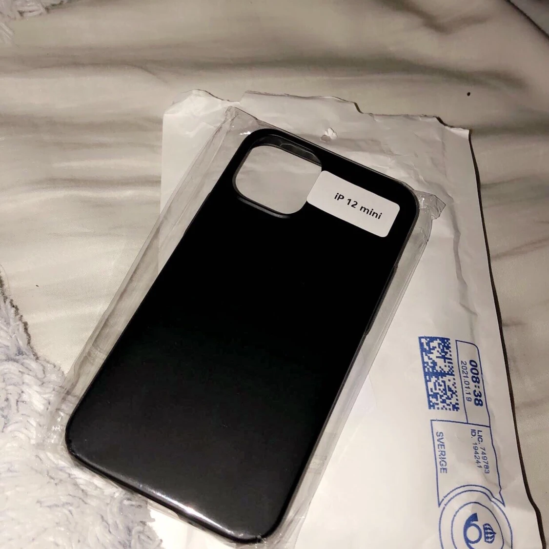  Svart, tunt skal till iPhone 12 mini