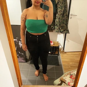 Tubtop - Grön tubtop från Missguided. Aldrig använd. Strl 42. 70 kr + frakt tillkommer. ⭐️