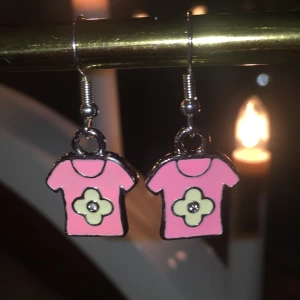 Örhängen 💓 - Super fina unika tröj-örhängen. 24kr + 11kr i frakt❤️