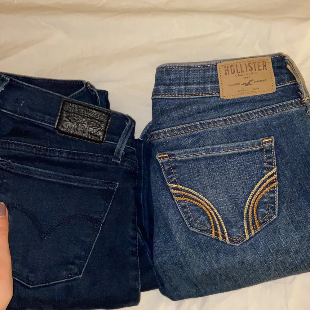 Levis 710 super skinny i strl 24 knappt använda och bootcut jeans från Hollister strl 25/31 super fint skick på båda paren 150kr/st🤍⭐️🤜🏼🤛🏻 HOLLISTER SÅLDA!. Jeans & Byxor.
