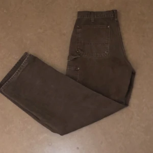 Carhartt wide pants/ Double Knee - fina carpenter pants från Carhartt.. bred fit, 32/33 på ett ungefär
