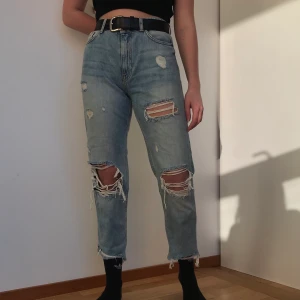 Ripped jeans - Fina ripped jeans. Bra skick (men håliga såklart). Skriv om du är intresserad, köparen står för frakt❤️