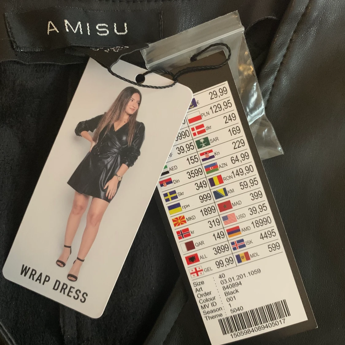 Helt ny oanvänd svart läderklänning i storlek M/40! - 91