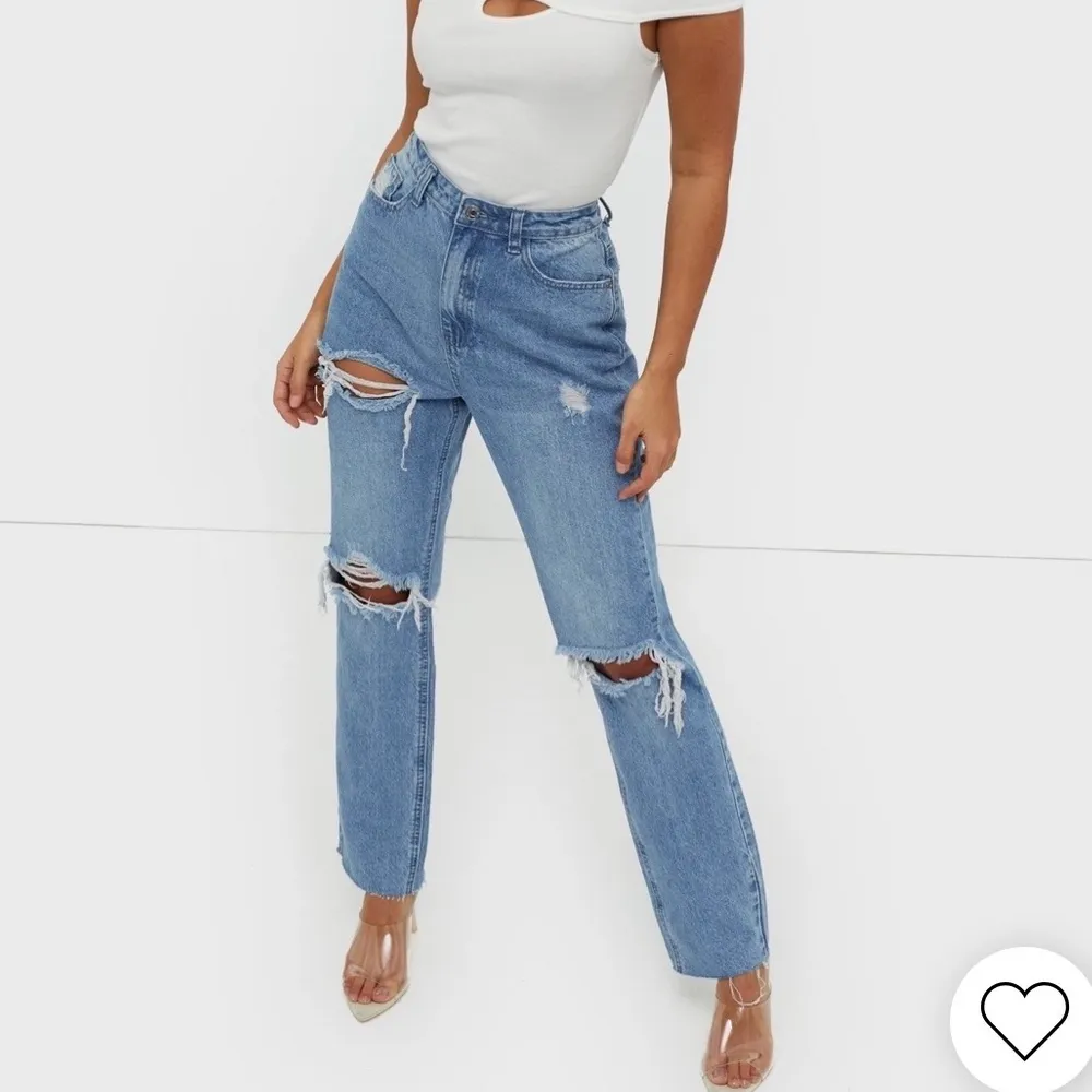 Dom perfekta jeansen!!! Snygga OCH bekväma 🦋🦋Dubbelbeställde så säljer ena paret. Jeans & Byxor.