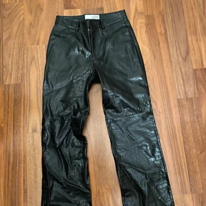 Faux läder byxa - Skit snygga faux läder byxa, använd 1 gång