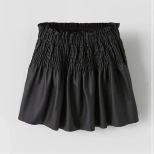 Zara kjol  - Säljer min kjol från zara barn💕köptes i oktober för 179kr säljer för 110kr💖Den är använd men i bra skick